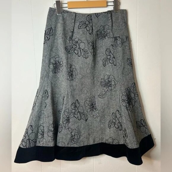 Ali Miles, size 4 fit and flare skirt, floral pattern, back zip, wide belt loops - Picture 1 of 6